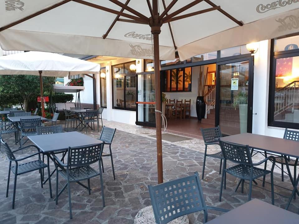Hotel La Favorita Πεσκιέρα ντελ Γκάρντα Εξωτερικό φωτογραφία