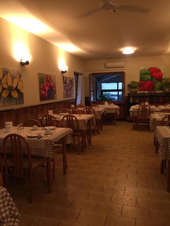 Hotel La Favorita Πεσκιέρα ντελ Γκάρντα Εξωτερικό φωτογραφία