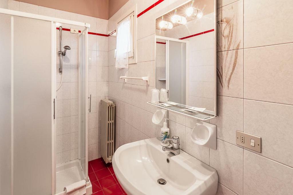 Hotel La Favorita Πεσκιέρα ντελ Γκάρντα Εξωτερικό φωτογραφία